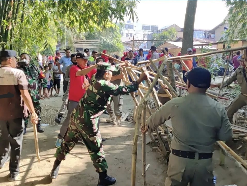 Kegiatan bersih-bersih lingkungan dari narkoba Jl. Kelambir V Gg. Pantai Ujung (Pinggir Sungai) Lingkungan II Kel. Lalang (16/09/2022)